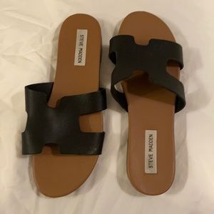 STEVE MADDEN Black Sandals